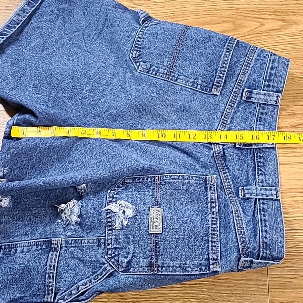 WRANGLER VINTAGE 38x8 DISTRESED DISTROYED MENS DENIM BLUE JEAN CARPENTER SHORTS